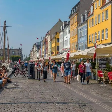 Near Nyhavn & Tivoli Gardens Kodaň